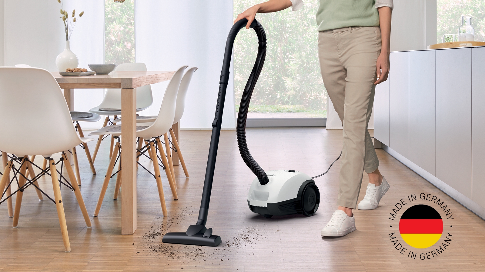 Series 2, Bagged vacuum cleaner, White, BGLS2FRESH