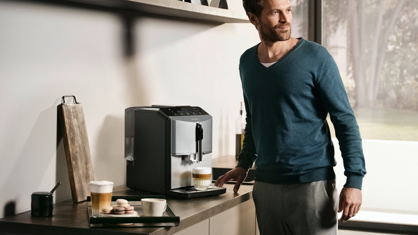 Siemens aparat za espresso kafu TF305E04, Potpuno automatizovani, Titanijum metalik, Nerđajući čelik