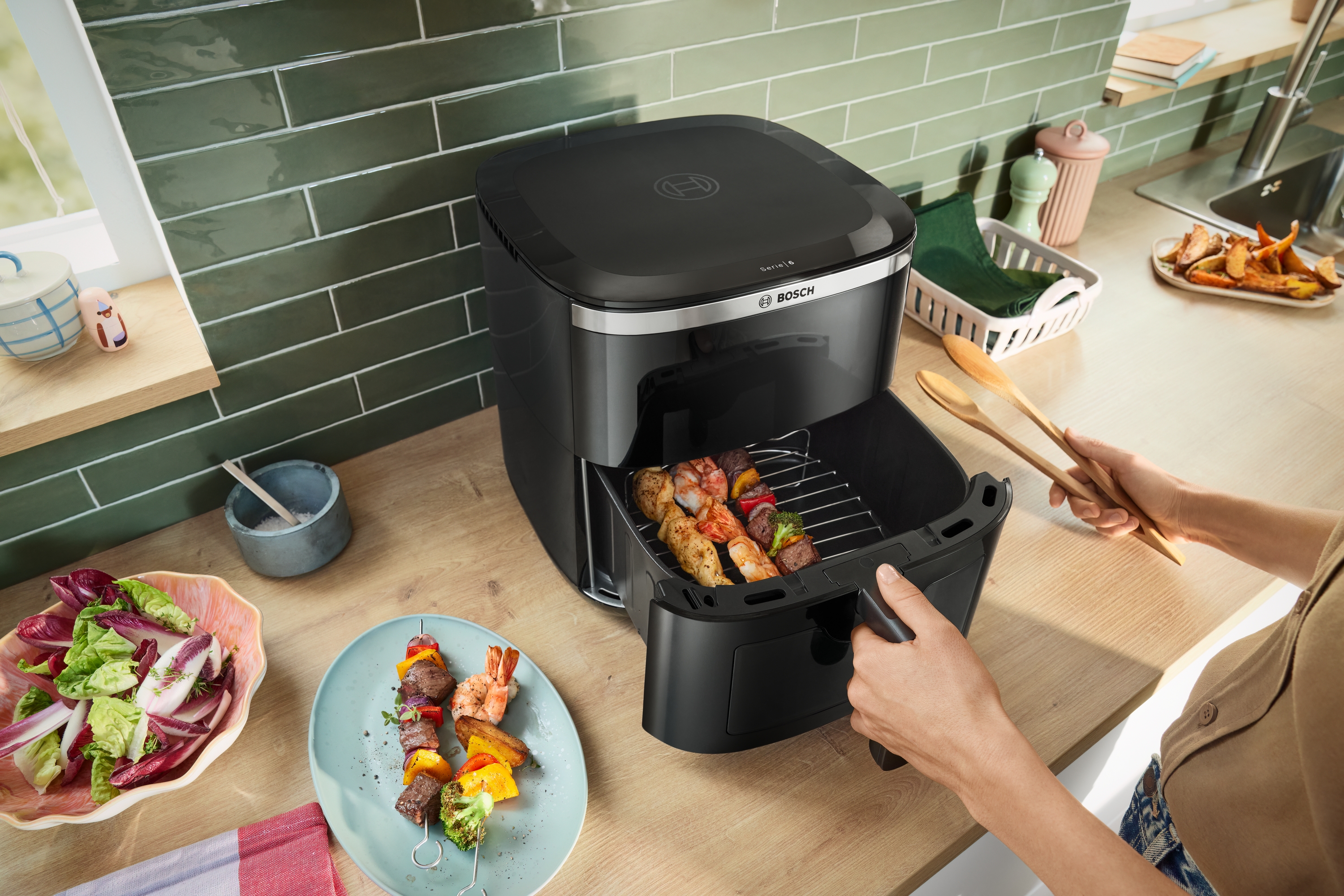 Airfryer Serija 6 Crna MAF671B1