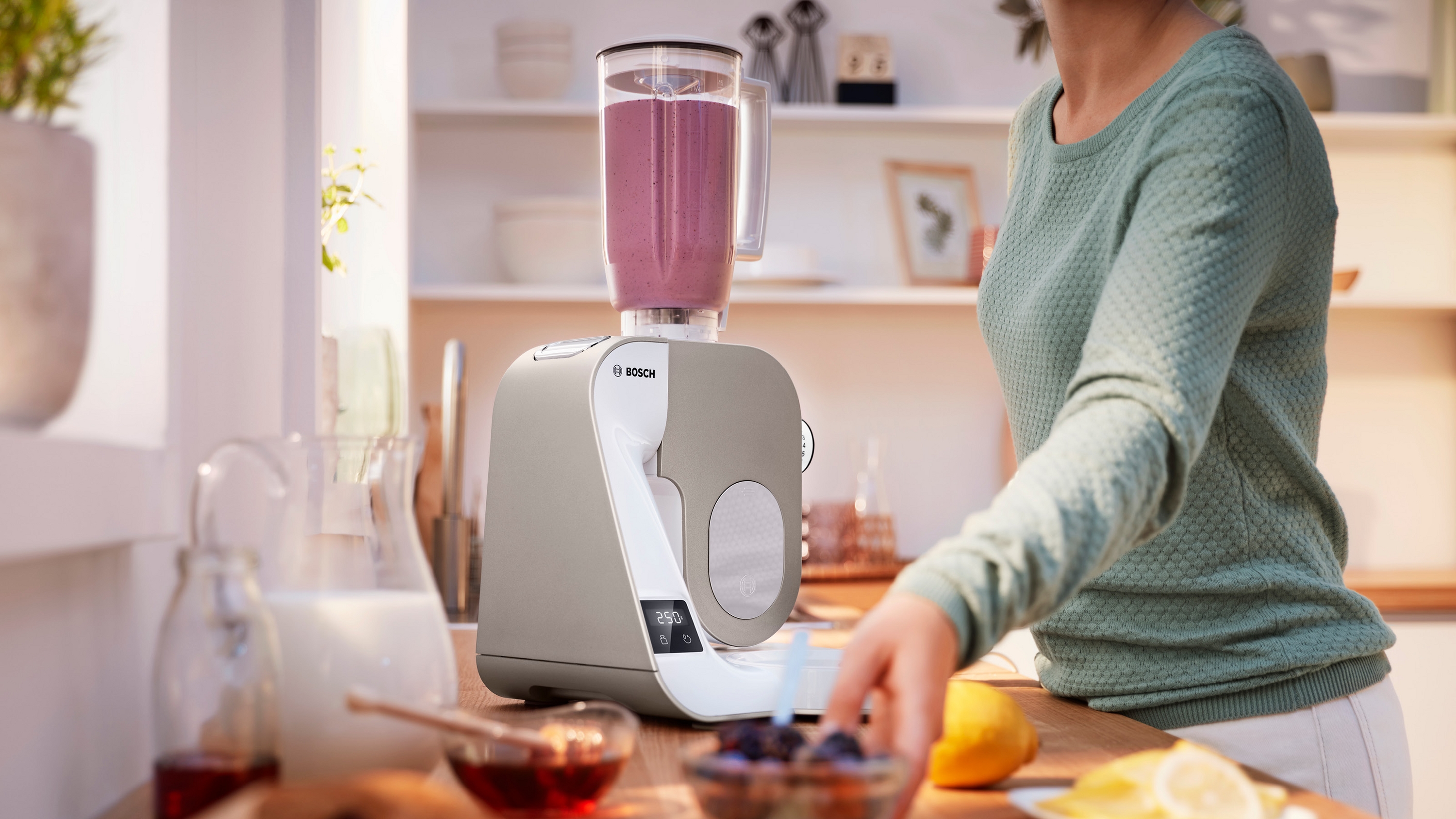 Serija 4, Kuhinjski robot sa integrisanom vagom, MUM 5, 1000 W, Bela, Boja šampanjca, MUM5XW20